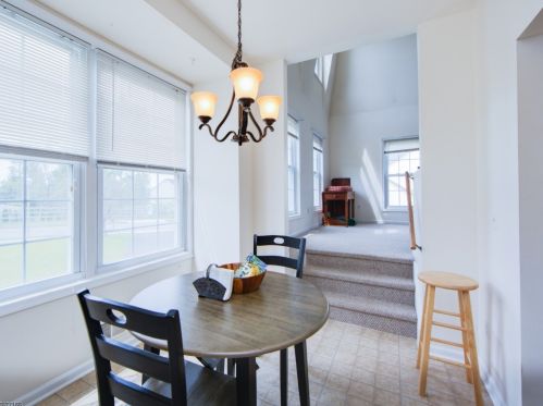 124 Leigh St, Clinton NJ 08809-1348 exterior