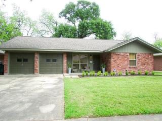 5022 Poinciana Dr, Houston TX  77092-5621 exterior