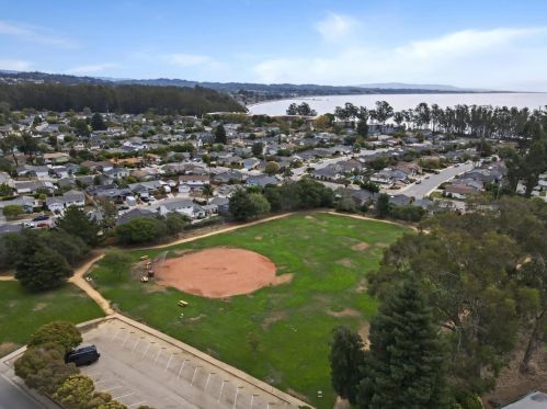 621 Monterey Ave, Capitola CA 95010-3614 exterior