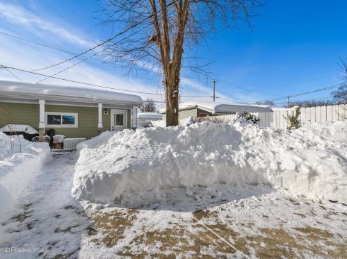 4831 Winnemac Ave, Chicago IL 60630-2432 exterior