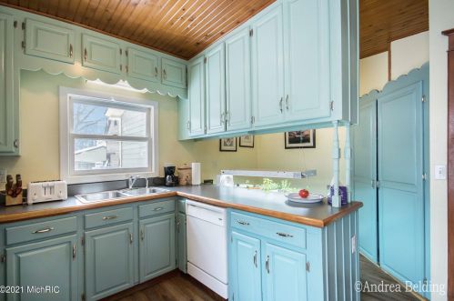 211 Liberty St, Belding MI 48809-1733 exterior