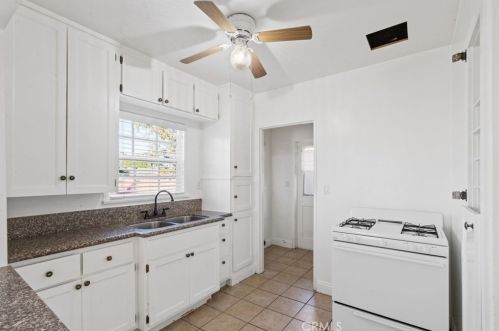 9827 Beach St, Bellflower CA  90706-5917 exterior