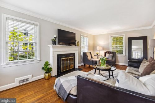 1612 Oakcrest Dr, Alexandria VA 22302-2337 exterior