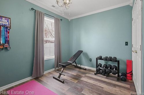 308 1st St, Fenton MI  48430-2703 exterior