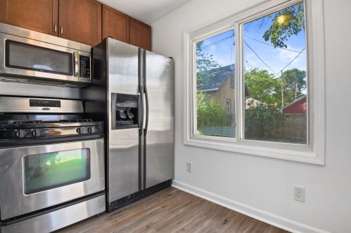 7314 Stevenson St, Milwaukee WI 53213-3649 exterior