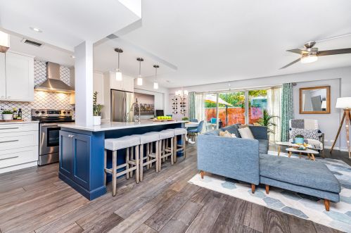 1169 Plymouth Ct, Chicago, IL 60605-2007