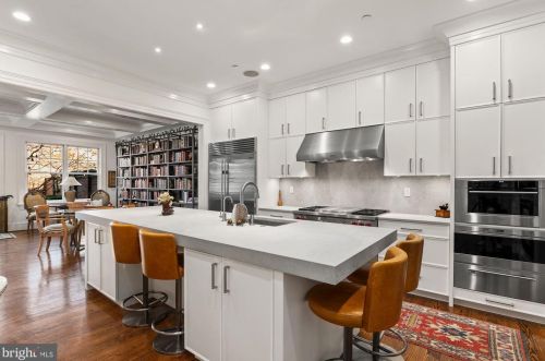 2735 Cathedral Ave, Washington DC  20008-4119 exterior