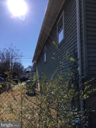 1715 Chesapeake Dr, Edgewater MD 21037-2325 exterior