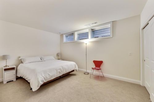 6082 Sauganash Ave, Chicago IL 60646 exterior