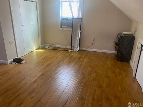 266 Plainfield Ave, Edison NJ  08817-3739 exterior