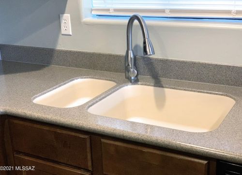 449 Lester St, Tucson AZ 85705-8923 exterior