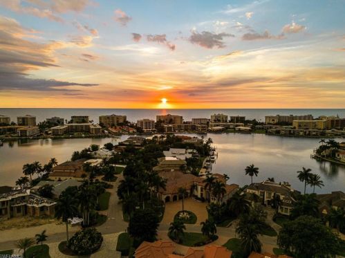 3111 Leeward Ln, Naples FL 34103-4038 exterior