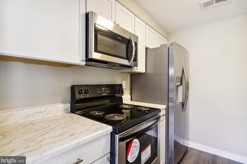 560 Gln Ct, Glen Burnie MD 21061-5013 exterior