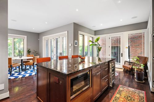 819 Castlewood Ter, Chicago IL  60640-4216 exterior