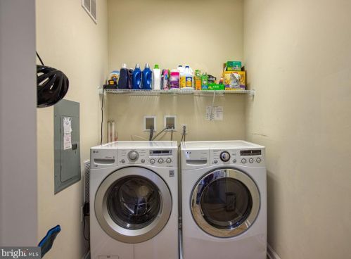 1442 Sierra Dr, Trenton NJ 08619-2071 exterior