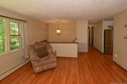 16 Ladd Rd, Ellington CT 06029-3104 exterior