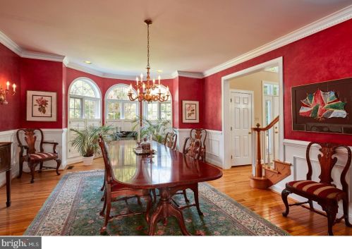 542 Newtown Rd, Berwyn PA 19312-2018 exterior