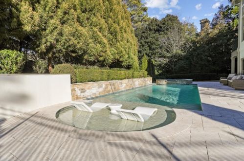 5625 Cross Gate Dr, Atlanta GA 30327-4815 exterior