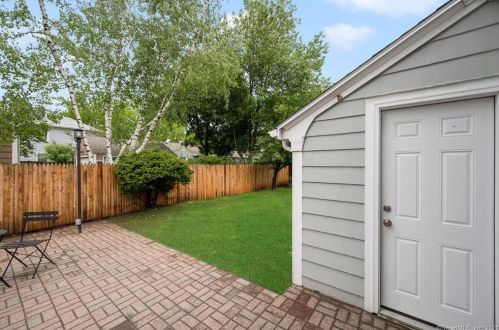 4 Mount Ave, Providence RI  02906-3410 exterior