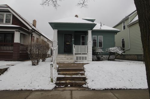 3746 22nd St, Milwaukee, WI 53221-1408