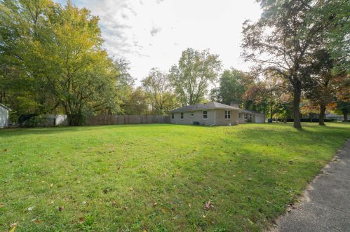 1220 Baker Dr, Kalamazoo, MI 49048-1212