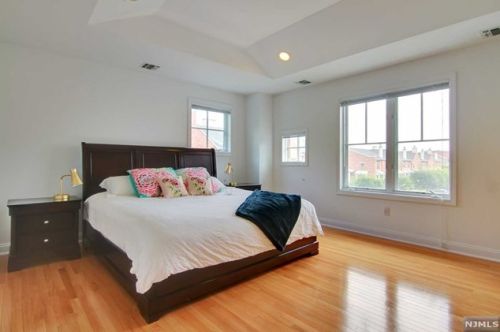 141 Hudson Cv, Edgewater NJ 07020-1480 exterior