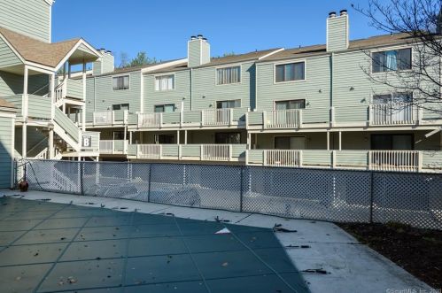 3 Oakwood Ave, Norwalk CT 06850-1327 exterior