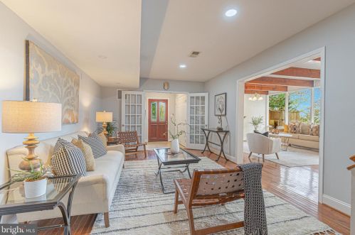 5837 Biscayne Dr, Alexandria VA  22303-1925 exterior