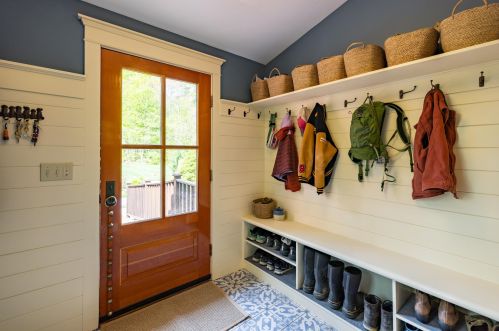 79 Mtn Rd, Concord NH 03301-6902 exterior