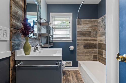 7919 57, Milwaukee WI 53218-5604 exterior