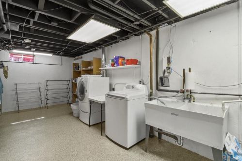 1605 Tarragon Dr, Madison WI  53716-1858 exterior