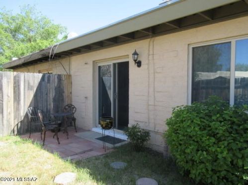1888 La Osa St, Tucson AZ  85705-2153 exterior
