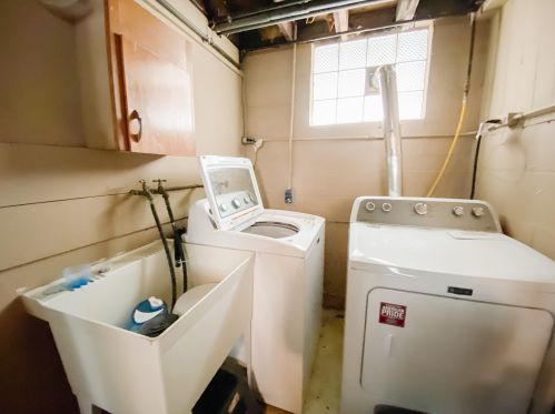 2354 74, Milwaukee WI 53214-3004 exterior