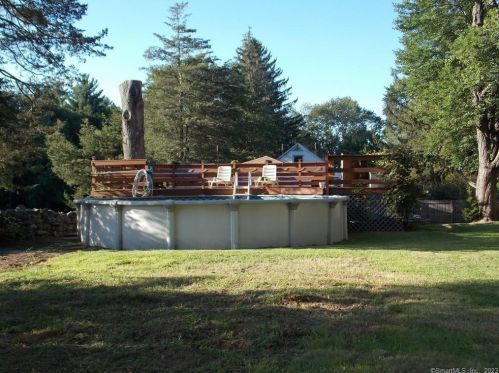 533 Putnam Rd, Killingly CT 06239-2006 exterior