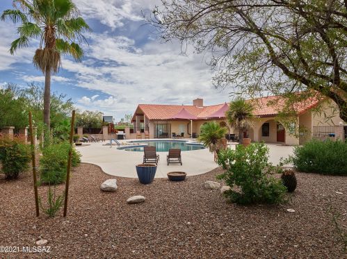 5677 Camino De La Noche, Tucson AZ  85718-4420 exterior