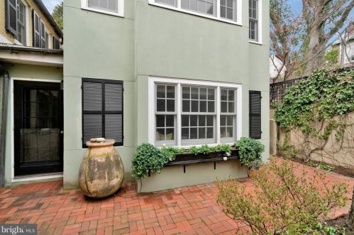 207 Fairfax St, Alexandria VA 22314-3304 exterior