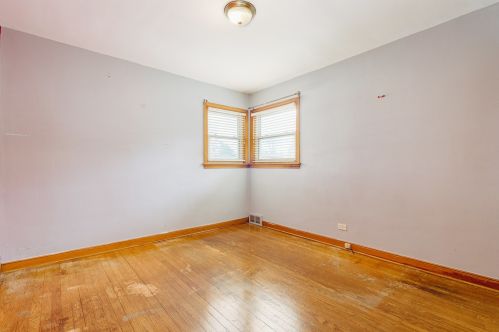 9008 Sacramento, Chicago IL 60805-1332 exterior