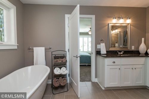 1329 Hartford Ave, Saint Paul MN 55116-1648 exterior