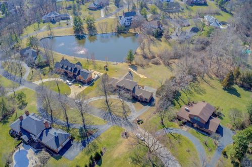 915 Delvin Dr, Saint Louis MO 63141-8830 exterior