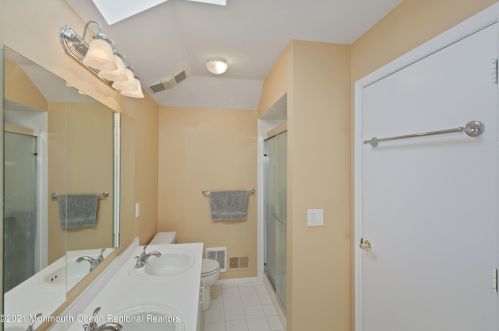 232 Kentucky Way, East Freehold NJ 07728-4630 exterior