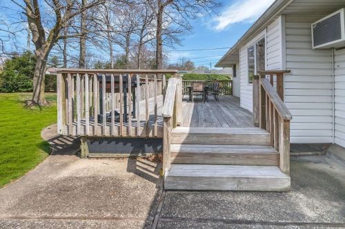 26 Raven Dr, Commack NY 11725-4707 exterior