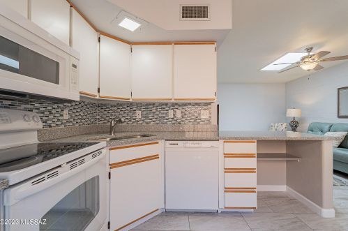 1040 Calle De Ln Temporada, Green Valley AZ 85614-1964 exterior