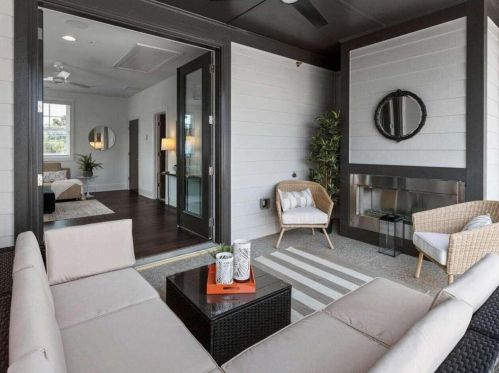 1334 Booth Ave, Atlanta GA 30318-0043 exterior