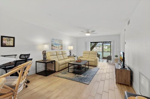 840 Gulf Pavillion Dr, Naples, FL 34108-8747