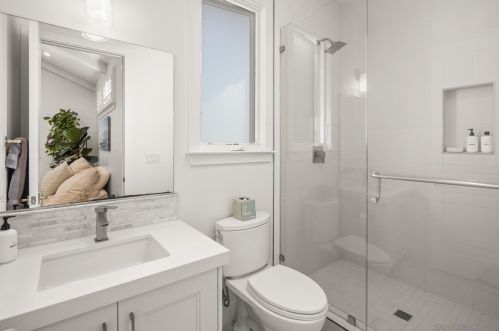 712 Ave, San Diego CA 92118-1716 exterior