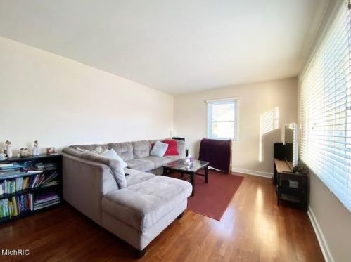 1301 Cavanagh St, Grand Rapids MI 49508-6127 exterior