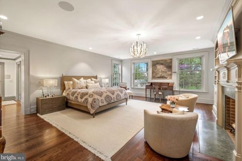 9000 Congressional Pkwy, Rockville MD  20854-4610 exterior