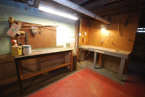 132 Riverdale St, West Springfield MA 01089-4642 exterior