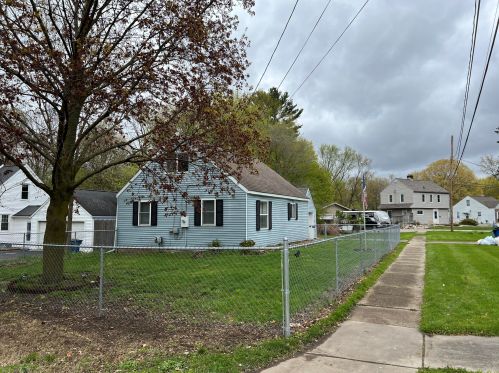 5007 Keyes Dr, Kalamazoo MI  49004-1572 exterior