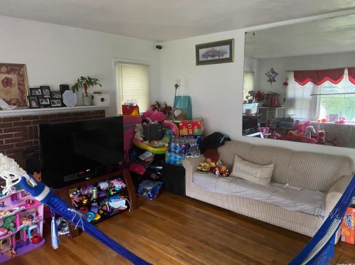 45 10th St, Huntington Station, NY 11746-1715